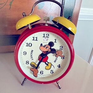 RARE VINTAGE MICKEY MOUSE WALT DISNEY RED BRADLEY WIND UP ALARM CLOCK